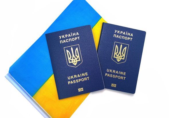 як вклеїти фото в паспорті у 45